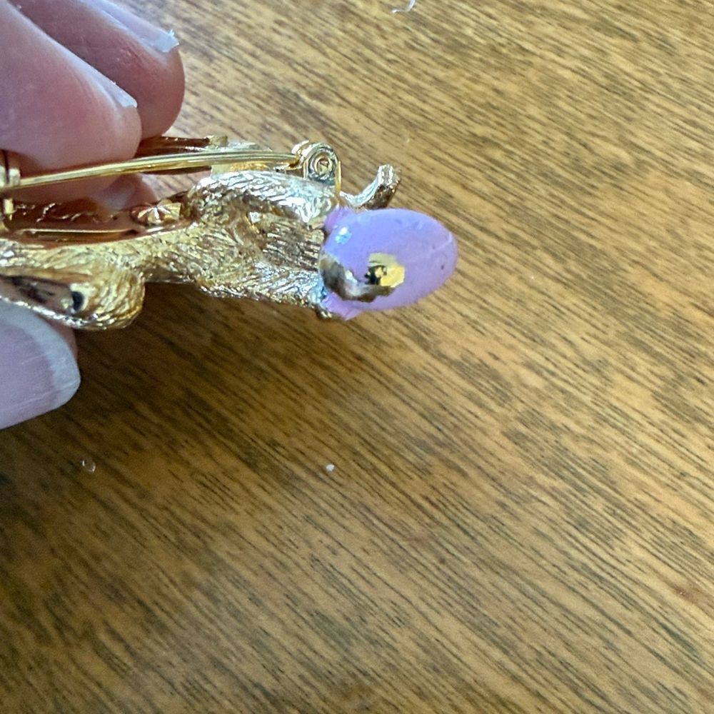 Gerry’s Bunny Pin - Picture 4 of 4